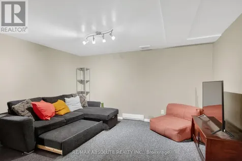 231 Harriot Private Ottawa ON K1T 3E1