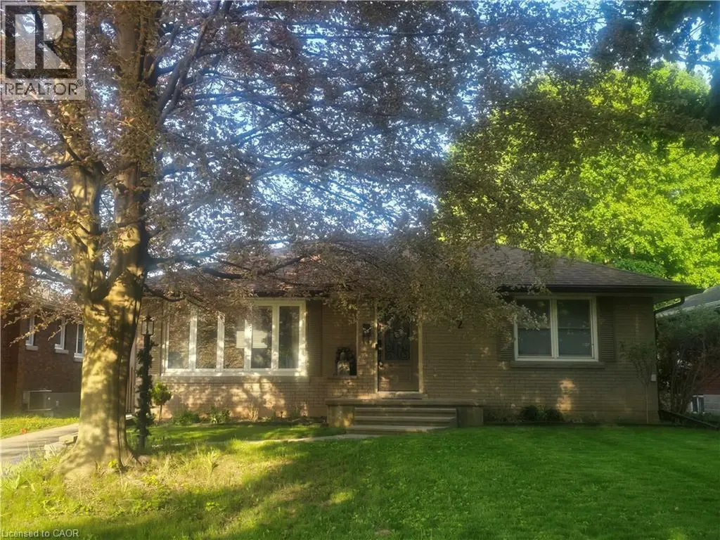 6902 Dell Avenue Niagara Falls ON L2G 4V8