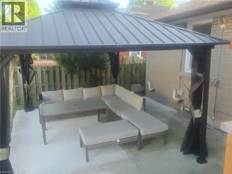 6902 Dell Avenue Niagara Falls ON L2G 4V8