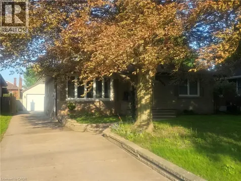 6902 Dell Avenue Niagara Falls ON L2G 4V8