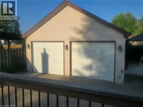 6902 Dell Avenue Niagara Falls ON L2G 4V8