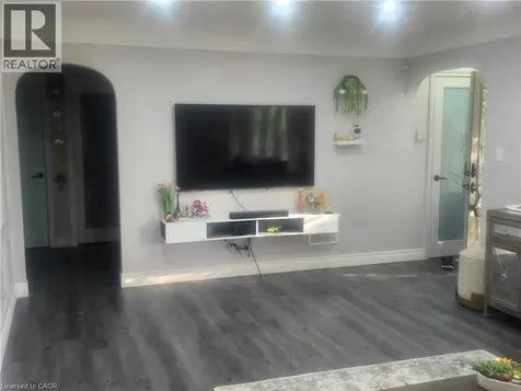 6902 Dell Avenue Niagara Falls ON L2G 4V8