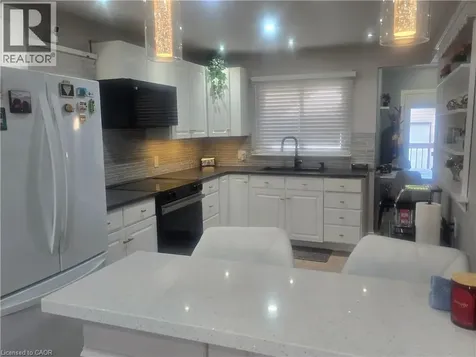 6902 Dell Avenue Niagara Falls ON L2G 4V8