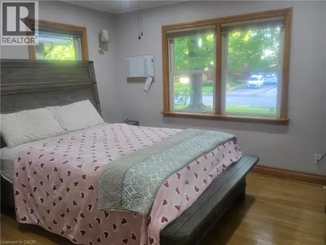 6902 Dell Avenue Niagara Falls ON L2G 4V8