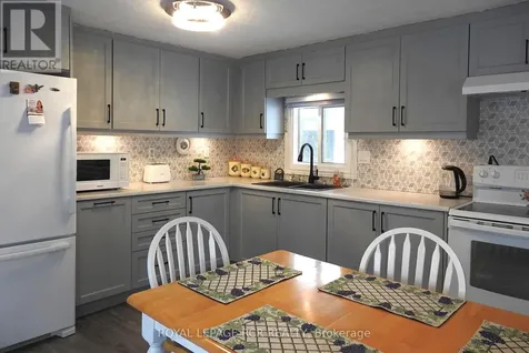 8 Claremont Crescent Oro-medonte ON L3V 0P9