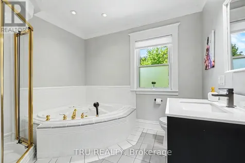 5 Grove Avenue Ottawa ON K1S 3A5