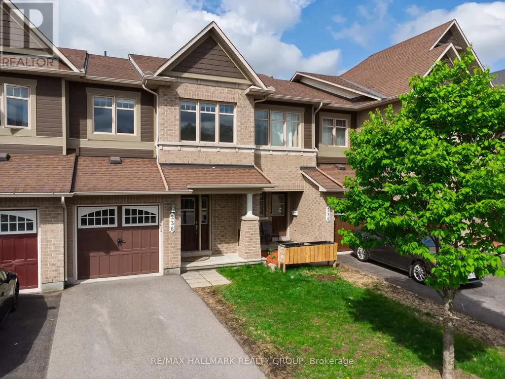 236 Trailsedge Way Ottawa ON K1W 0E8