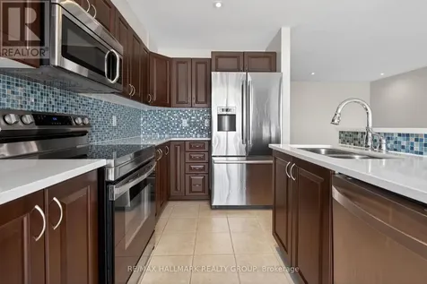 236 Trailsedge Way Ottawa ON K1W 0E8