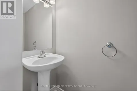 236 Trailsedge Way Ottawa ON K1W 0E8