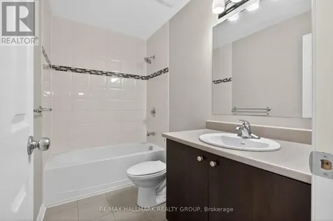 236 Trailsedge Way Ottawa ON K1W 0E8