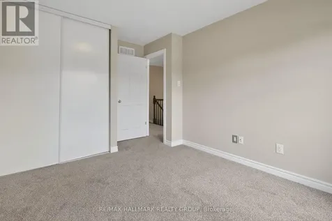 236 Trailsedge Way Ottawa ON K1W 0E8