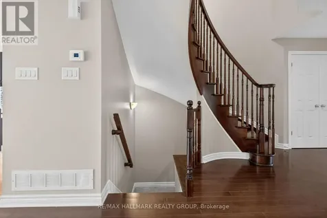 236 Trailsedge Way Ottawa ON K1W 0E8