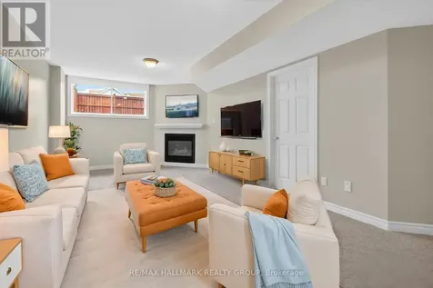 236 Trailsedge Way Ottawa ON K1W 0E8