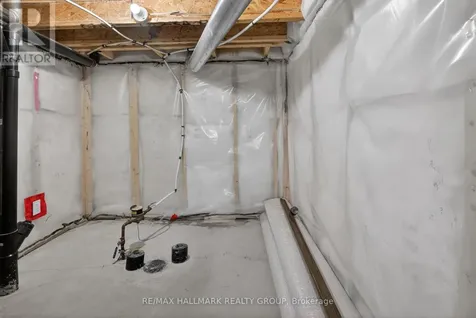 236 Trailsedge Way Ottawa ON K1W 0E8