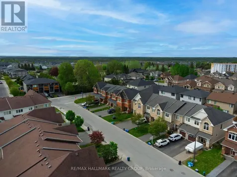 236 Trailsedge Way Ottawa ON K1W 0E8