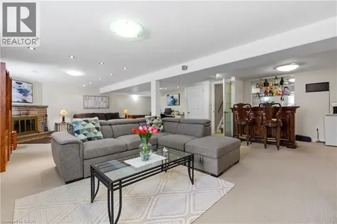 58 Centennial Parkway South Hamilton ON L8G 2C4