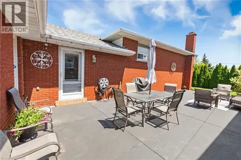 58 Centennial Parkway South Hamilton ON L8G 2C4