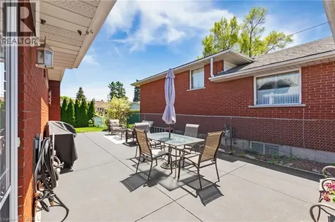 58 Centennial Parkway South Hamilton ON L8G 2C4