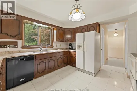 3696 Huntington Avenue Windsor ON N9E 3N3