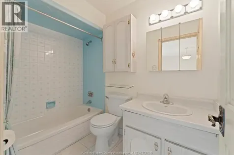 3696 Huntington Avenue Windsor ON N9E 3N3