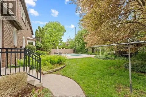 3696 Huntington Avenue Windsor ON N9E 3N3
