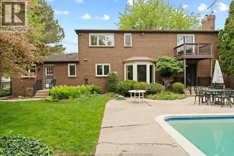 3696 Huntington Avenue Windsor ON N9E 3N3
