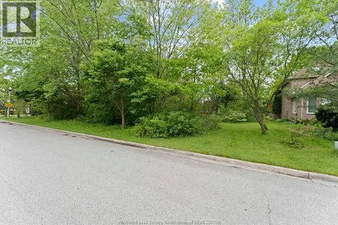 3696 Huntington Avenue Windsor ON N9E 3N3