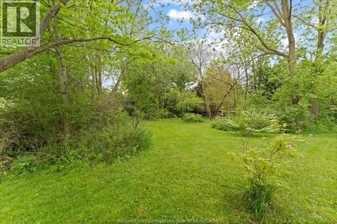 3696 Huntington Avenue Windsor ON N9E 3N3