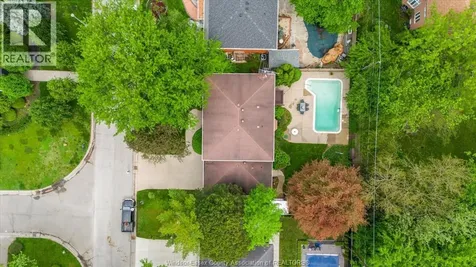 3696 Huntington Avenue Windsor ON N9E 3N3