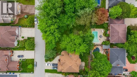 3696 Huntington Avenue Windsor ON N9E 3N3