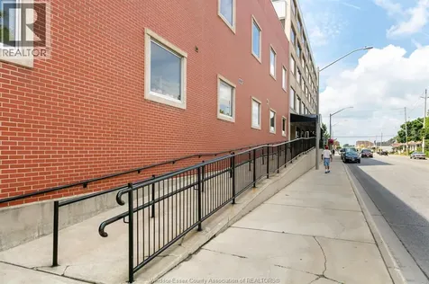 2109 Ottawa Street Windsor ON N8Y 1R8
