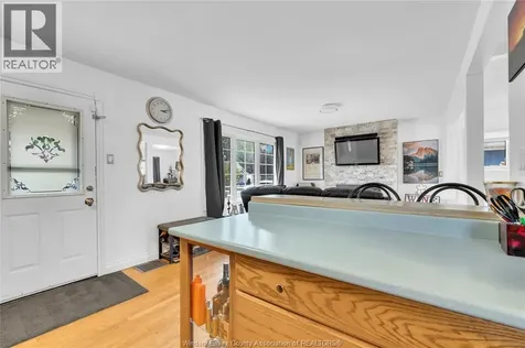 1042 Edward Avenue Windsor ON N8S 2Z8