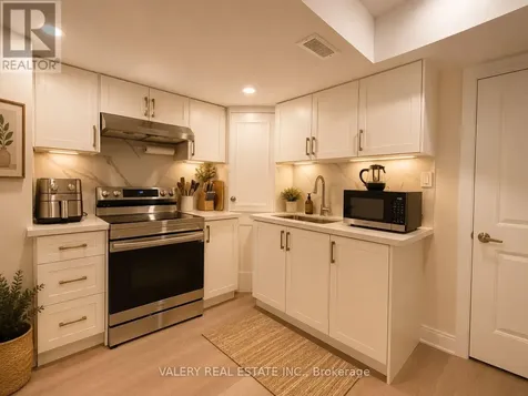 7 Auckland Drive Whitby ON L1P 0H4