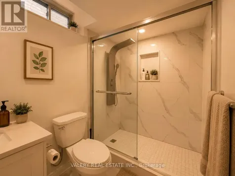 7 Auckland Drive Whitby ON L1P 0H4