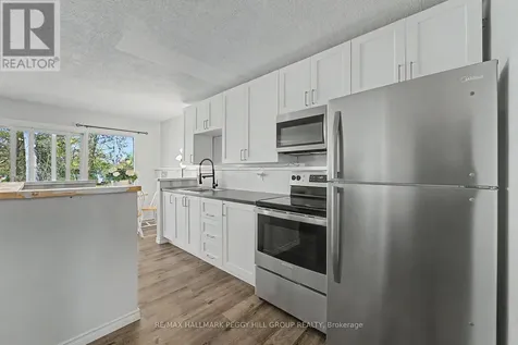 22 Olive Crescent Orillia ON L3V 1G1