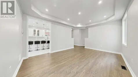 516 Woodspring Avenue East Gwillimbury ON L9N 0C2
