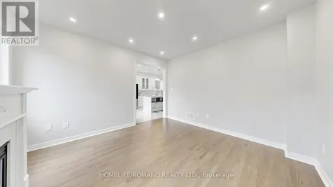516 Woodspring Avenue East Gwillimbury ON L9N 0C2