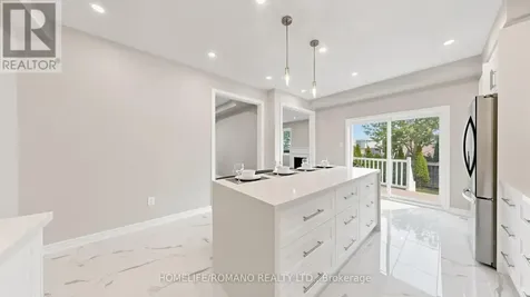 516 Woodspring Avenue East Gwillimbury ON L9N 0C2