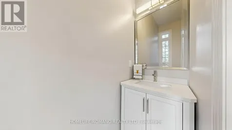 516 Woodspring Avenue East Gwillimbury ON L9N 0C2