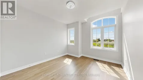 516 Woodspring Avenue East Gwillimbury ON L9N 0C2