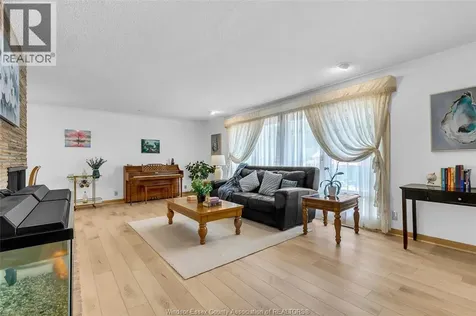 719 Champlain Drive Windsor ON N9E 1M6