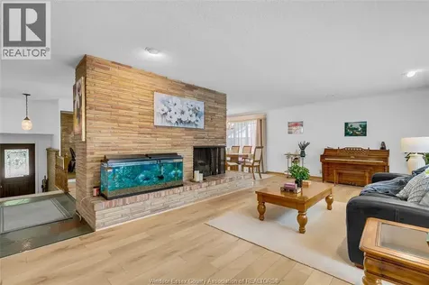 719 Champlain Drive Windsor ON N9E 1M6