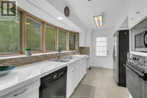 719 Champlain Drive Windsor ON N9E 1M6