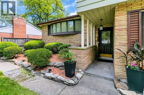 719 Champlain Drive Windsor ON N9E 1M6