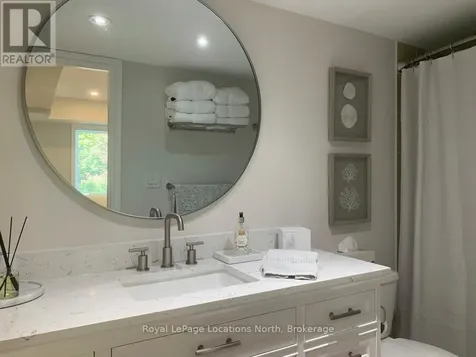 1 Brandy Lane Drive Collingwood ON L9Y 0X4