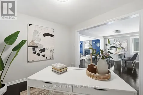 24 Pondhawk Way Ottawa ON K2J 5Z2