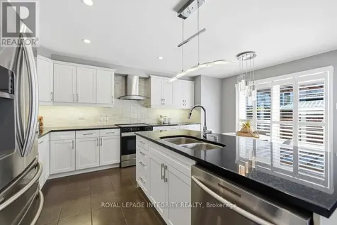 24 Pondhawk Way Ottawa ON K2J 5Z2