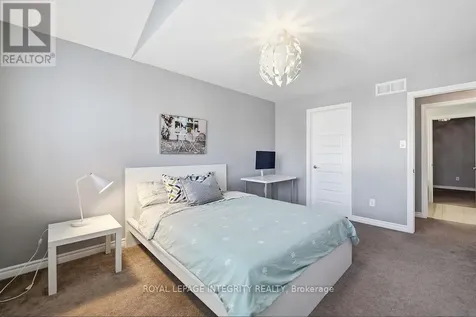 24 Pondhawk Way Ottawa ON K2J 5Z2