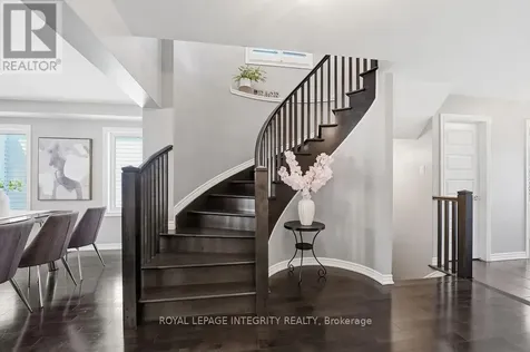 24 Pondhawk Way Ottawa ON K2J 5Z2