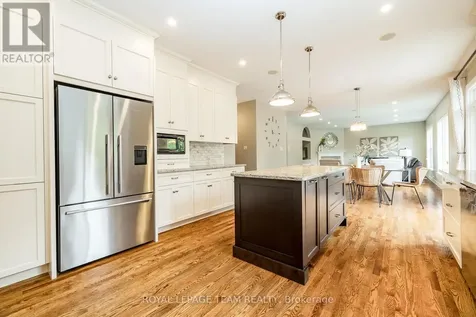 10 Beechgrove Gardens Ottawa ON K2S 1W5